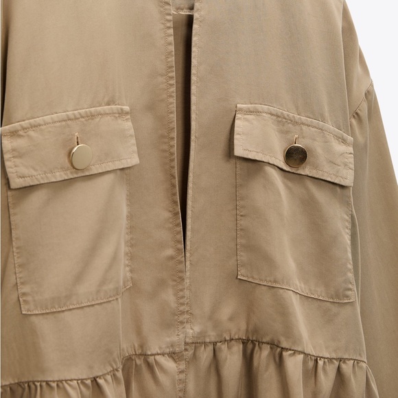 Open-ruffled cream colored jacket. Size M - Picture 4 of 6